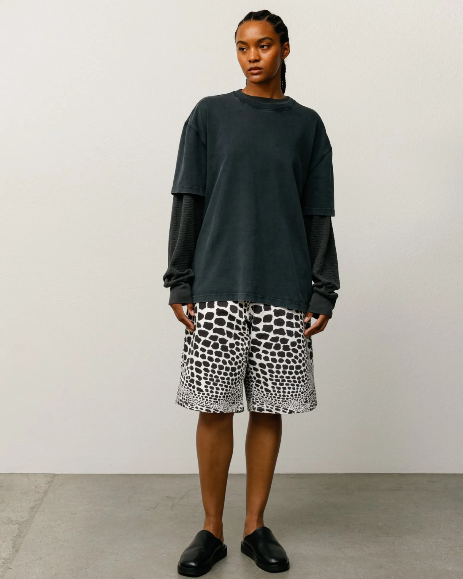 CANVAS WORK SHORT