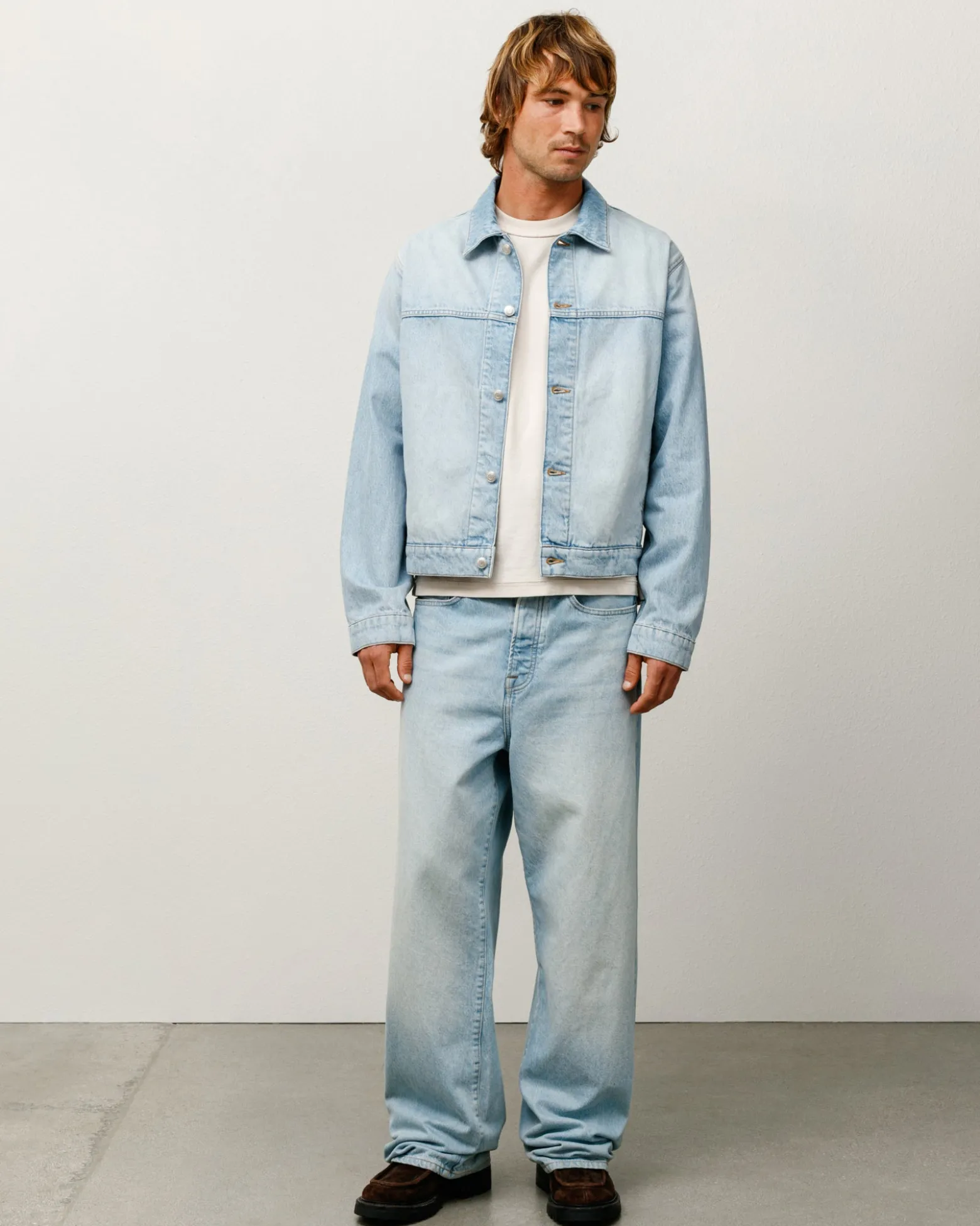 DENIM TRUCKER JACKET