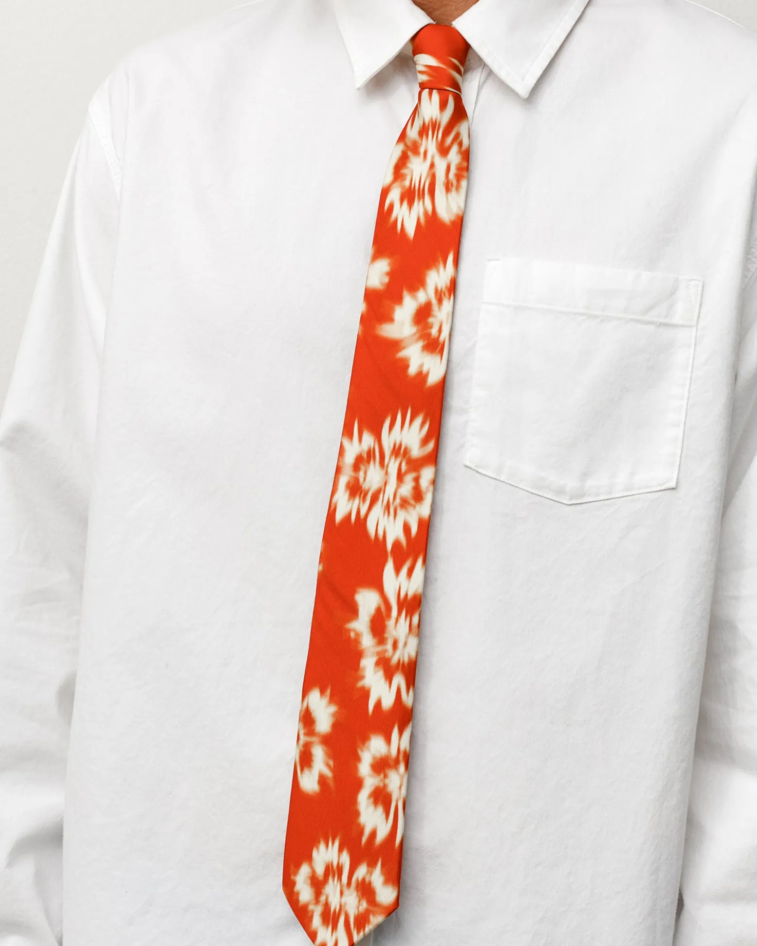 MOTION FLOWER TIE