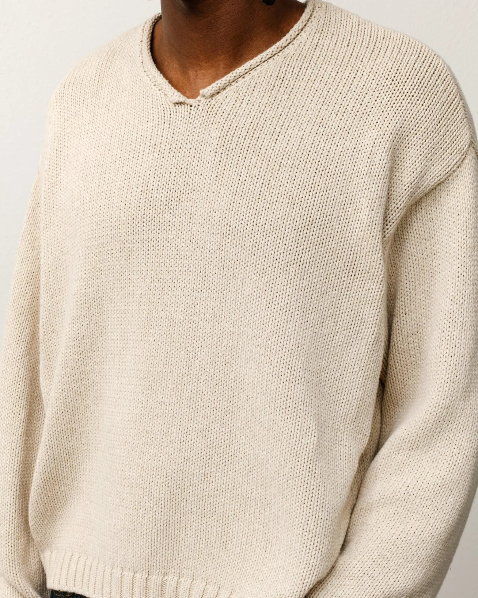 ROLL V NECK SWEATER