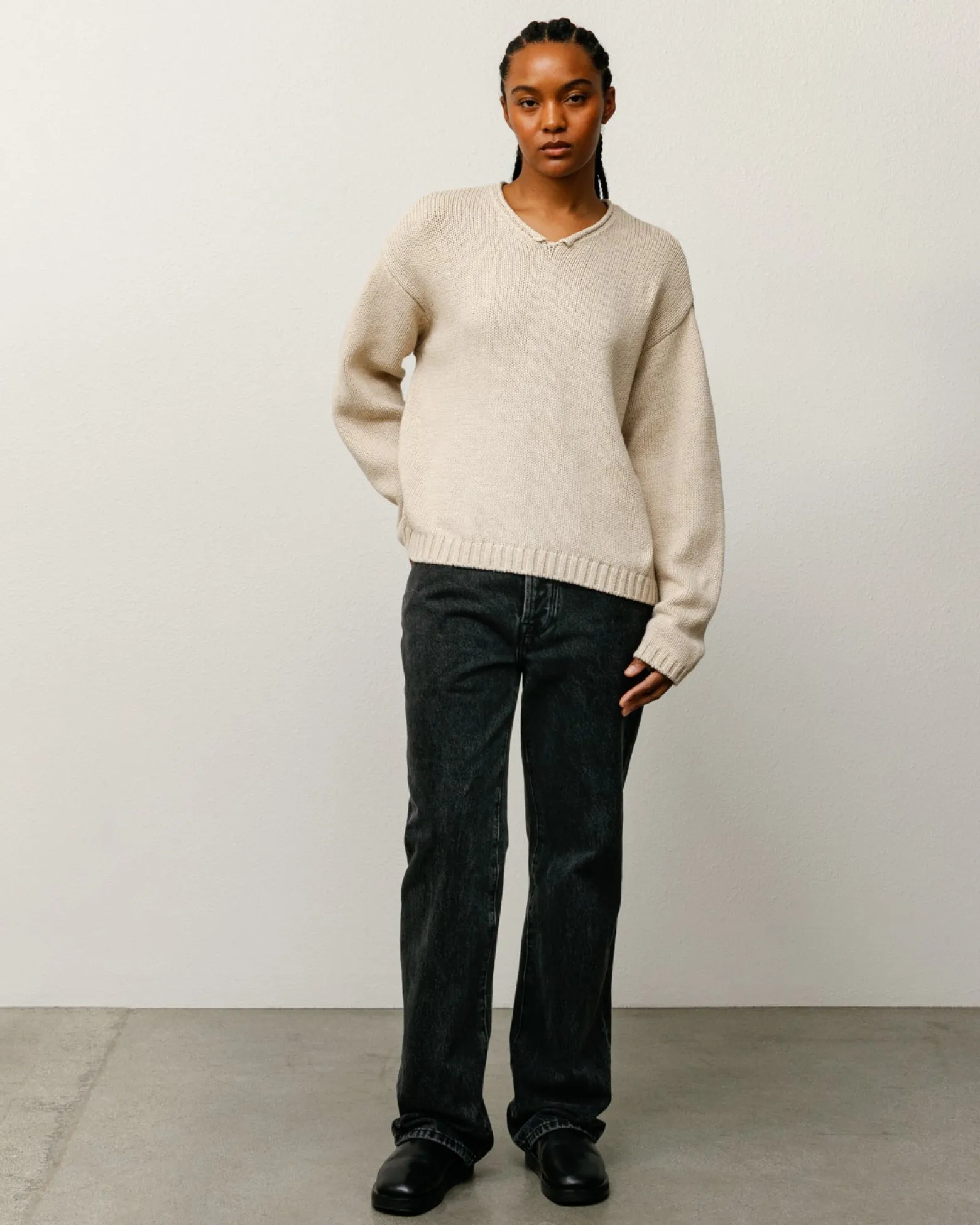 ROLL V NECK SWEATER